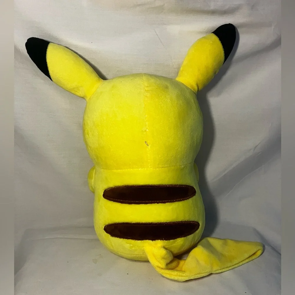 Pikachu Plush - Picture 4 of 7